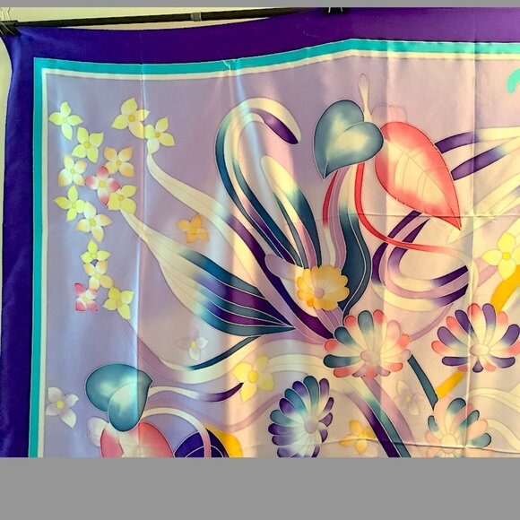 WENSLI scarf -  floral pattern, 44.5 x 44 inches 100% silk, China - Picture 6 of 11